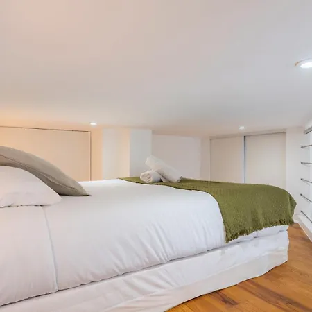 Charming Renovated And Bright In The Center 릴