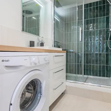 Charming Renovated And Bright In The Center