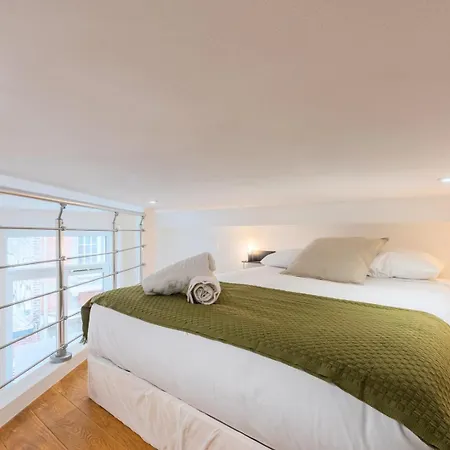 Charming Renovated And Bright In The Center 릴