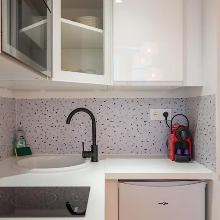 아파트 Charming Renovated And Bright In The Center