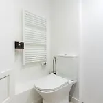 Charming Renovated And Bright In The Center *