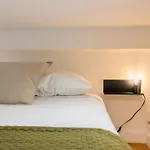 Charming Renovated And Bright In The Center Apartmán *