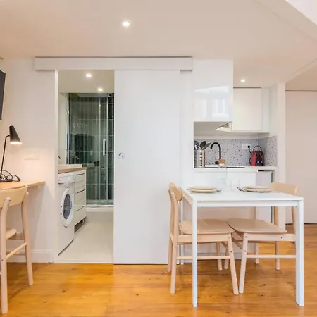 Charming Renovated And Bright In The Center