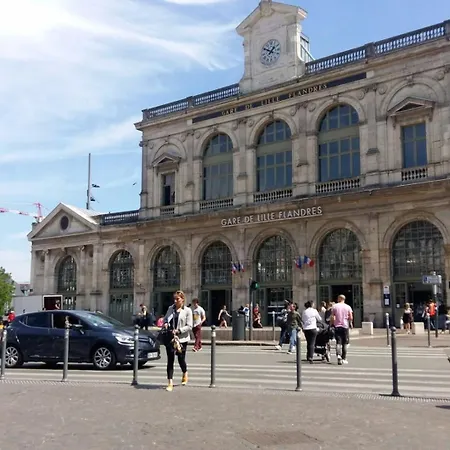 Charming Renovated And Bright In The Center *